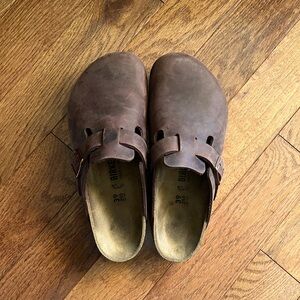 Birkenstock Boston Clogs in Habana Brown